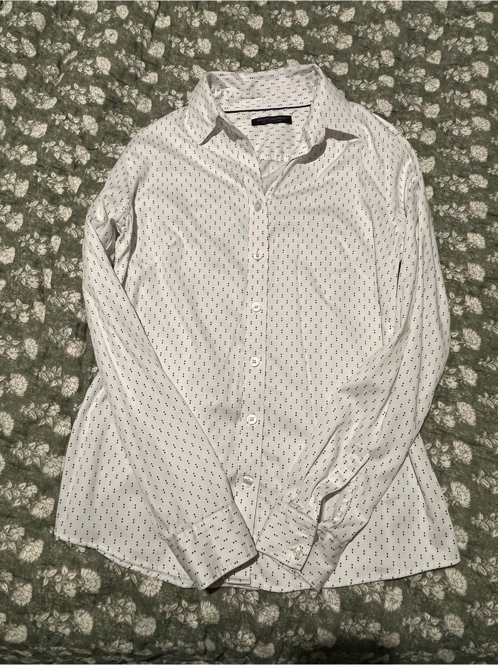 Banana Republic Polka Dot Button Down in White & Blue Size Medium